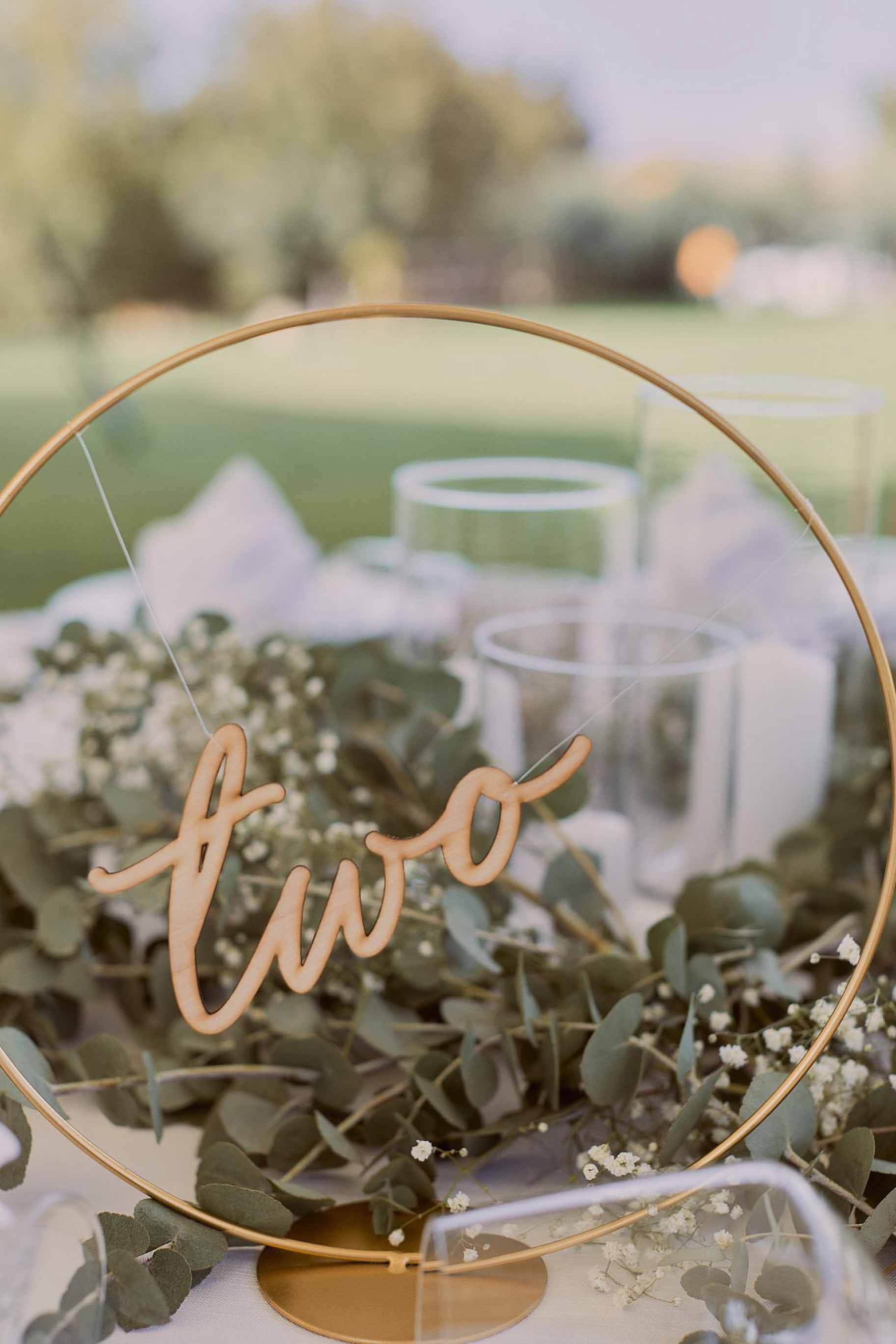 Image of Tischnummer Theo